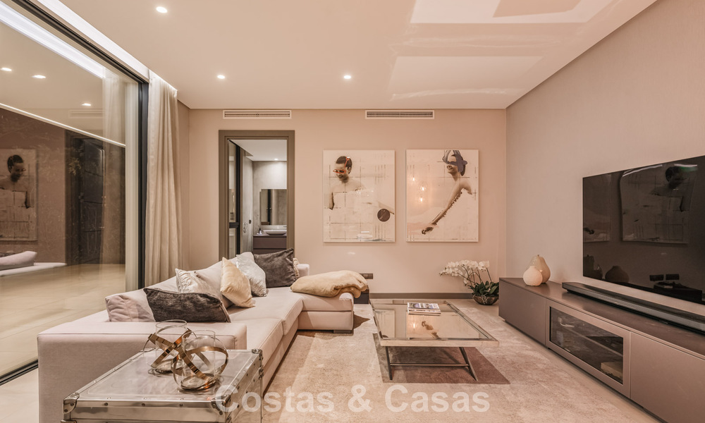 Villa modernista de lujo con vistas al mar en venta en la exclusiva y segura zona de El Madroñal, Marbella - Benahavis 775883