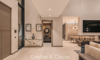 Villa modernista de lujo con vistas al mar en venta en la exclusiva y segura zona de El Madroñal, Marbella - Benahavis 775885 