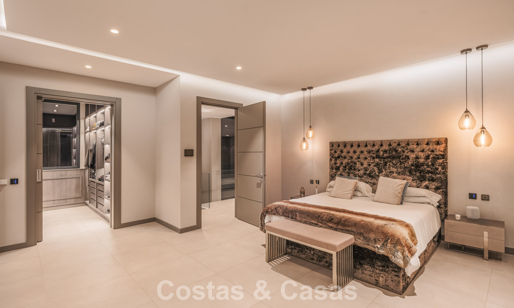 Villa modernista de lujo con vistas al mar en venta en la exclusiva y segura zona de El Madroñal, Marbella - Benahavis 775886