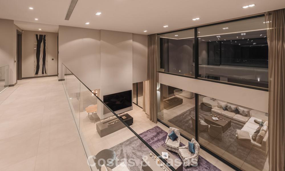 Villa modernista de lujo con vistas al mar en venta en la exclusiva y segura zona de El Madroñal, Marbella - Benahavis 775889