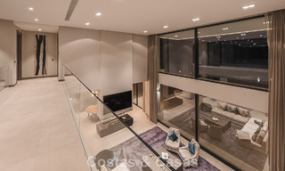 Villa modernista de lujo con vistas al mar en venta en la exclusiva y segura zona de El Madroñal, Marbella - Benahavis 775889 