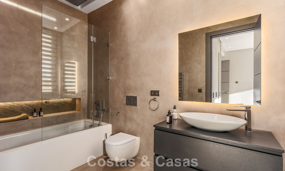 Villa modernista de lujo con vistas al mar en venta en la exclusiva y segura zona de El Madroñal, Marbella - Benahavis 775898