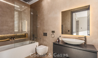 Villa modernista de lujo con vistas al mar en venta en la exclusiva y segura zona de El Madroñal, Marbella - Benahavis 775898 