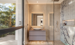 Villa modernista de lujo con vistas al mar en venta en la exclusiva y segura zona de El Madroñal, Marbella - Benahavis 775902 