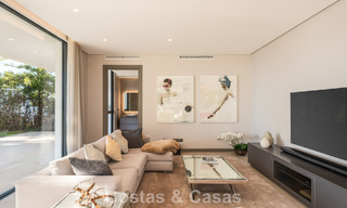 Villa modernista de lujo con vistas al mar en venta en la exclusiva y segura zona de El Madroñal, Marbella - Benahavis 775903 