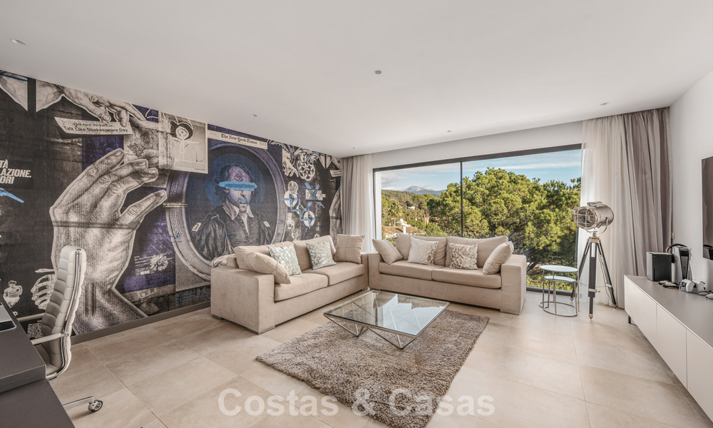 Villa modernista de lujo con vistas al mar en venta en la exclusiva y segura zona de El Madroñal, Marbella - Benahavis 775904