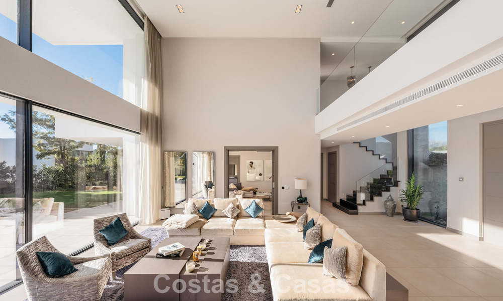 Villa modernista de lujo con vistas al mar en venta en la exclusiva y segura zona de El Madroñal, Marbella - Benahavis 775908