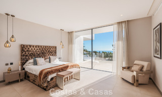 Villa modernista de lujo con vistas al mar en venta en la exclusiva y segura zona de El Madroñal, Marbella - Benahavis 775910 