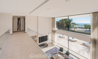 Villa modernista de lujo con vistas al mar en venta en la exclusiva y segura zona de El Madroñal, Marbella - Benahavis 775913 