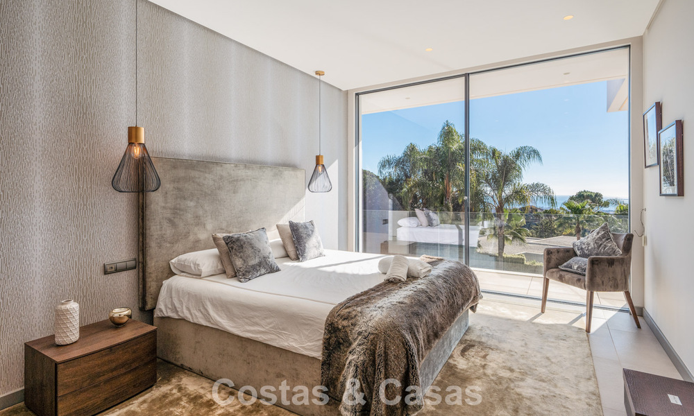 Villa modernista de lujo con vistas al mar en venta en la exclusiva y segura zona de El Madroñal, Marbella - Benahavis 775914