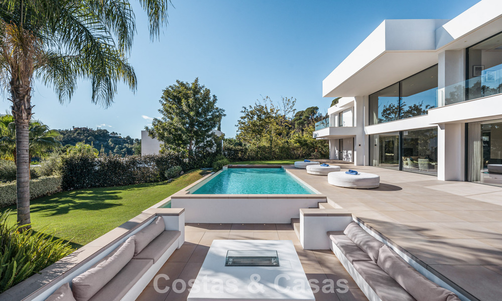 Villa modernista de lujo con vistas al mar en venta en la exclusiva y segura zona de El Madroñal, Marbella - Benahavis 775917