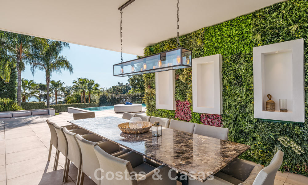 Villa modernista de lujo con vistas al mar en venta en la exclusiva y segura zona de El Madroñal, Marbella - Benahavis 775918