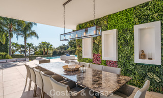 Villa modernista de lujo con vistas al mar en venta en la exclusiva y segura zona de El Madroñal, Marbella - Benahavis 775918 