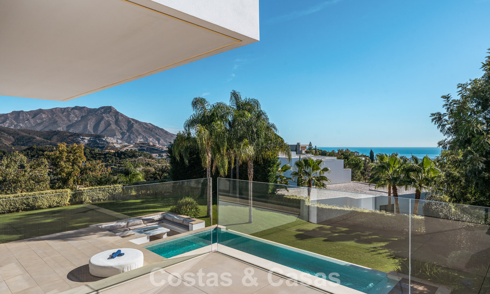 Villa modernista de lujo con vistas al mar en venta en la exclusiva y segura zona de El Madroñal, Marbella - Benahavis 775923