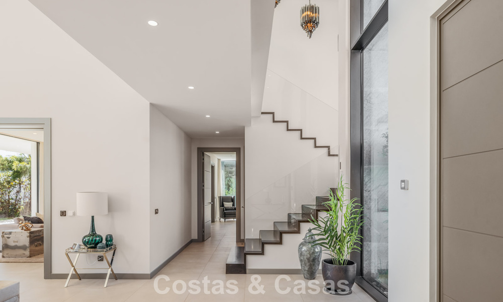 Villa modernista de lujo con vistas al mar en venta en la exclusiva y segura zona de El Madroñal, Marbella - Benahavis 775926