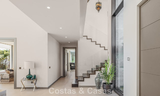 Villa modernista de lujo con vistas al mar en venta en la exclusiva y segura zona de El Madroñal, Marbella - Benahavis 775926 