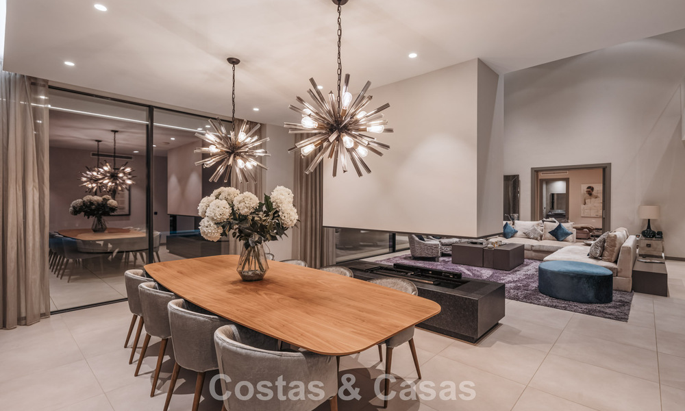 Villa modernista de lujo con vistas al mar en venta en la exclusiva y segura zona de El Madroñal, Marbella - Benahavis 775932