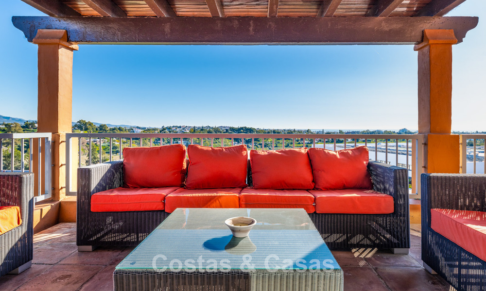Impresionante ático con vistas panorámicas en venta en complejo cerrado de Marbella - Benahavis 775875