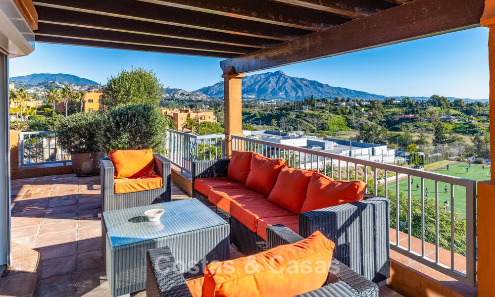 Impresionante ático con vistas panorámicas en venta en complejo cerrado de Marbella - Benahavis 775877