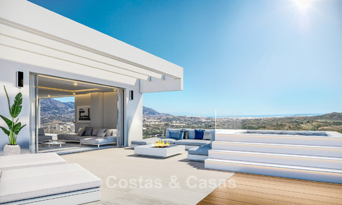Nuevo en el mercado. Elegantes apartamentos de golf en venta en un codiciado complejo de golf en Mijas, Costa del Sol 776202