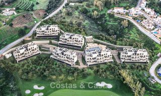 Nuevo en el mercado. Elegantes apartamentos de golf en venta en un codiciado complejo de golf en Mijas, Costa del Sol 776205 