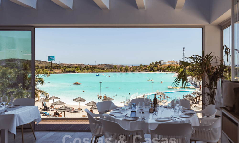 Elegantes apartamentos sobre plano en venta a pocos pasos de una laguna artificial en la Costa del Sol 776182
