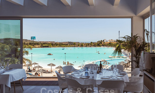 Elegantes apartamentos sobre plano en venta a pocos pasos de una laguna artificial en la Costa del Sol 776182 