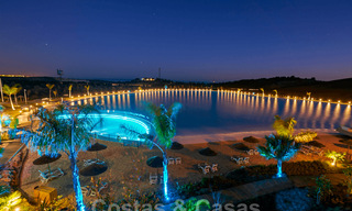 Elegantes apartamentos sobre plano en venta a pocos pasos de una laguna artificial en la Costa del Sol 776183 