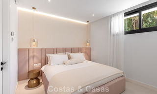 Villa lujosamente renovada en venta a dos pasos de la playa en Marbella Este 776389 