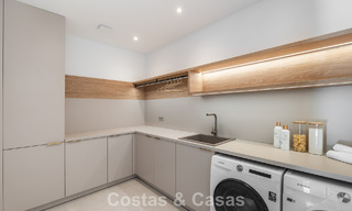 Villa lujosamente renovada en venta a dos pasos de la playa en Marbella Este 776391 