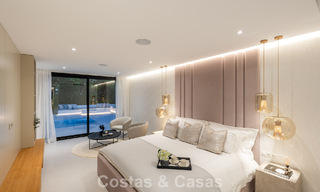 Villa lujosamente renovada en venta a dos pasos de la playa en Marbella Este 776424 