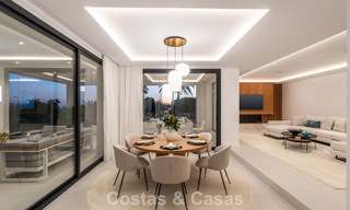 Villa lujosamente renovada en venta a dos pasos de la playa en Marbella Este 776430 