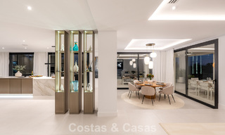 Villa lujosamente renovada en venta a dos pasos de la playa en Marbella Este 776435 