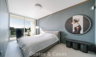 Casa adosada en venta, en primera línea de golf, en una comunidad cerrada de Sotogrande, Costa del Sol 775987 