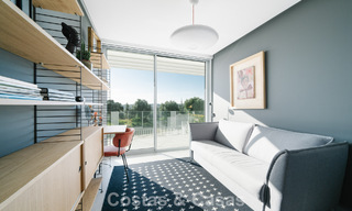 Casa adosada en venta, en primera línea de golf, en una comunidad cerrada de Sotogrande, Costa del Sol 775991 