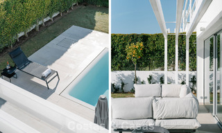 Casa adosada en venta, en primera línea de golf, en una comunidad cerrada de Sotogrande, Costa del Sol 775994 