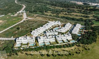 Casa adosada en venta, en primera línea de golf, en una comunidad cerrada de Sotogrande, Costa del Sol 776000 