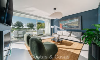 Casa adosada en venta, en primera línea de golf, en una comunidad cerrada de Sotogrande, Costa del Sol 776004 