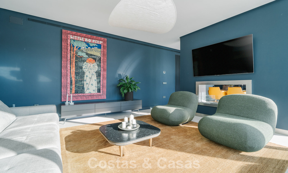 Casa adosada en venta, en primera línea de golf, en una comunidad cerrada de Sotogrande, Costa del Sol 776005