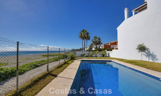 Amplia casa adosada en venta en un complejo en primera línea de playa en la Nueva Milla de Oro entre Marbella y Estepona 776014 