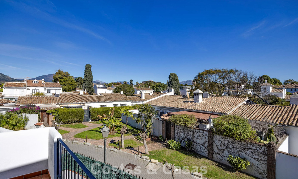 Amplia casa adosada en venta en un complejo en primera línea de playa en la Nueva Milla de Oro entre Marbella y Estepona 776016