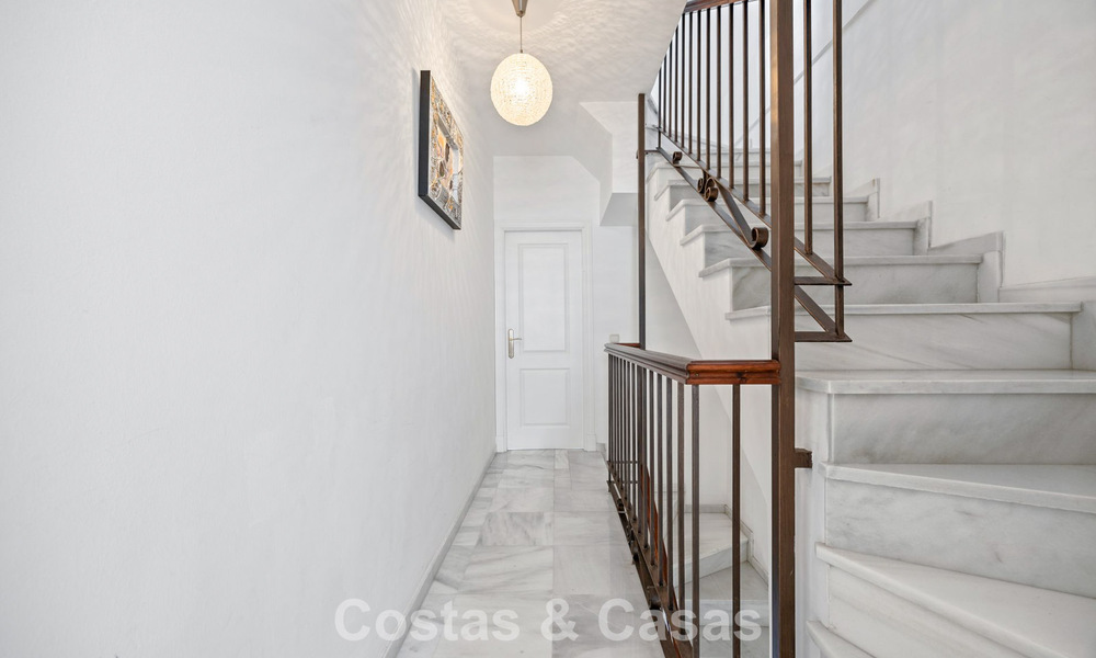 Amplia casa adosada en venta en un complejo en primera línea de playa en la Nueva Milla de Oro entre Marbella y Estepona 776020