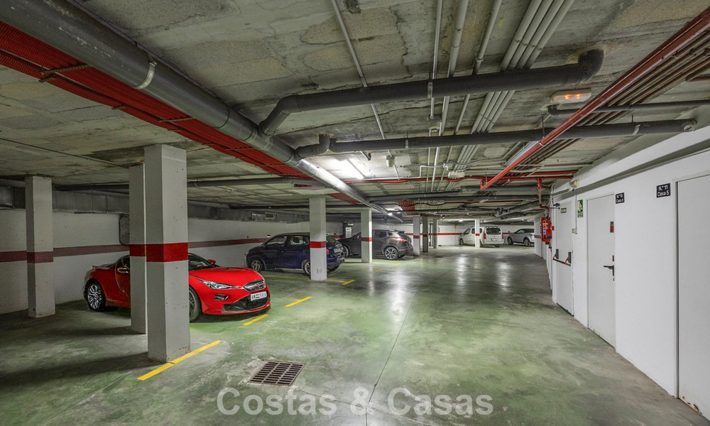 Amplia casa adosada en venta en un complejo en primera línea de playa en la Nueva Milla de Oro entre Marbella y Estepona 776026