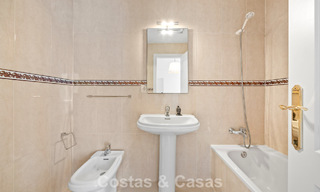 Amplia casa adosada en venta en un complejo en primera línea de playa en la Nueva Milla de Oro entre Marbella y Estepona 776039 