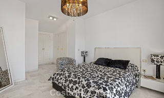 Amplia casa adosada en venta en un complejo en primera línea de playa en la Nueva Milla de Oro entre Marbella y Estepona 776042 