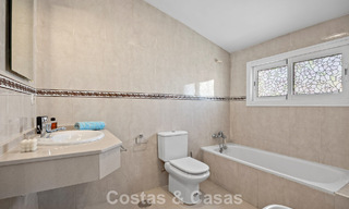 Amplia casa adosada en venta en un complejo en primera línea de playa en la Nueva Milla de Oro entre Marbella y Estepona 776043 