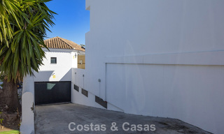 Amplia casa adosada en venta en un complejo en primera línea de playa en la Nueva Milla de Oro entre Marbella y Estepona 776046 