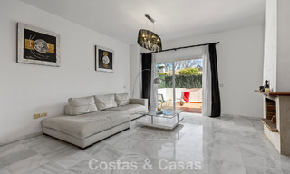 Amplia casa adosada en venta en un complejo en primera línea de playa en la Nueva Milla de Oro entre Marbella y Estepona 776049 