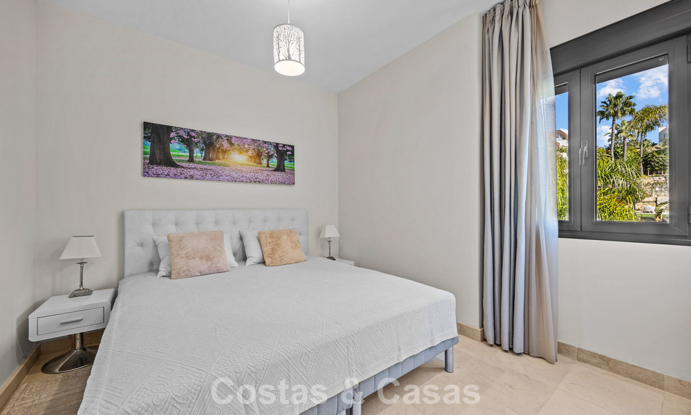 Apartamento de lujo a vivir en venta en el prestigioso resort de golf 5* Los Flamingos en la Nueva Milla de Oro, Marbella - Benahavis 776118