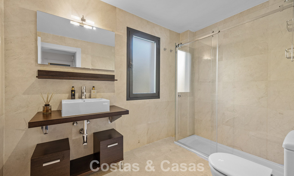Apartamento de lujo a vivir en venta en el prestigioso resort de golf 5* Los Flamingos en la Nueva Milla de Oro, Marbella - Benahavis 776120